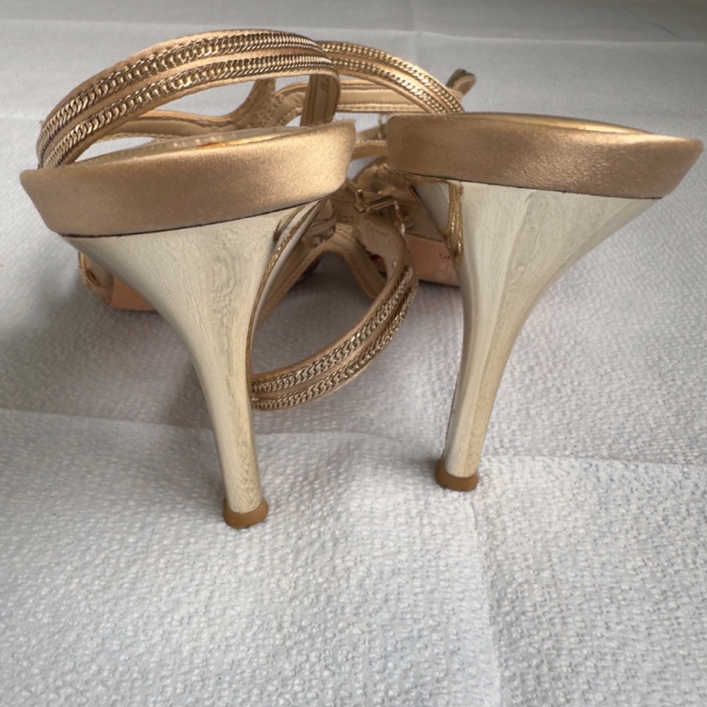 Shoes - Picture 6 of 7